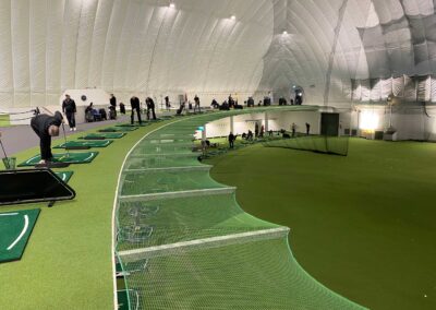 Season Golf harjoituskeskus yläkerran lyöntipaikat